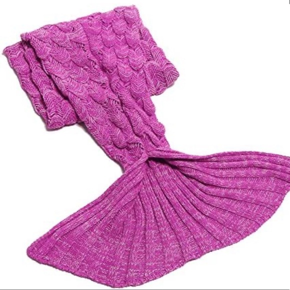 Crochet Mermaid Tail blanket with keychain - Picture 2 of 3